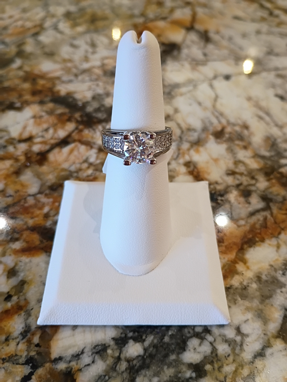 2 CT Round Brilliant Moissanite Ring Size 7 w/ GRA Card